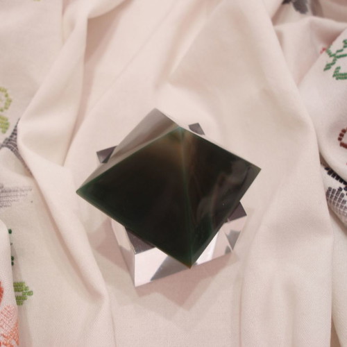 Decorative object made of nephrite used