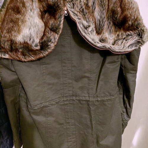 Only women's parka like new, khaki color, size M