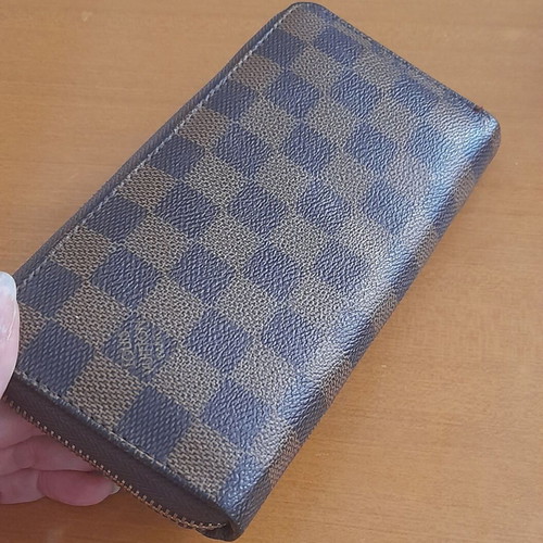 Damier Ebene wallet 20 cm with zipper, slightly used