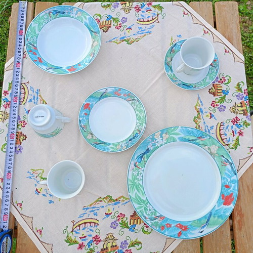 Porcelain set with cups and saucers like new