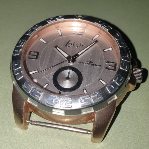 Loisir watch dial used without strap