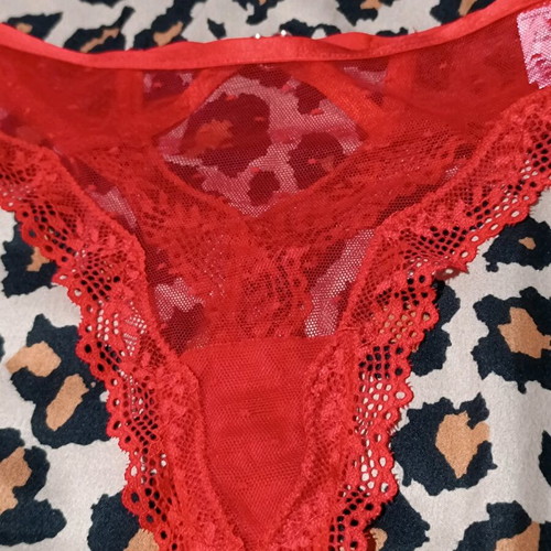 String lingerie new, red, one size with lace and heart detail