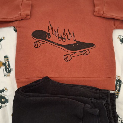 Set of 4 used boys' sweatshirts for school or play