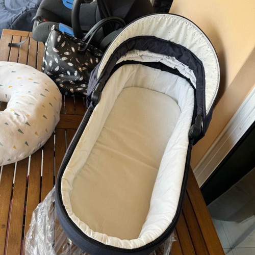 Baby stroller set 3 in 1 like new with carrycot and car seat