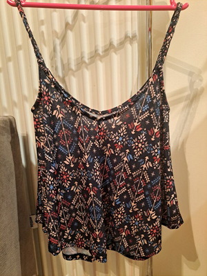 Bershka top with tribal patterns like new, black multicolor