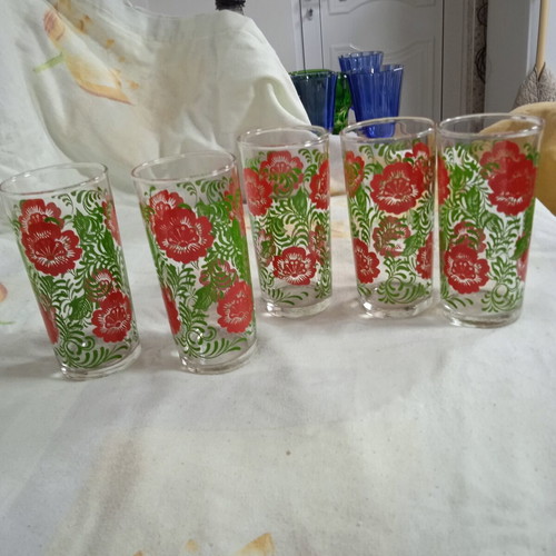 Water glasses like new, set of 7 collectible