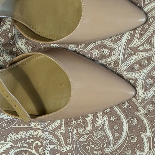 Michael Kors patent leather pumps size 41 like new beige