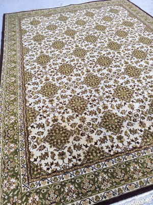 Large rug like new 330x245 with free delivery in Athens