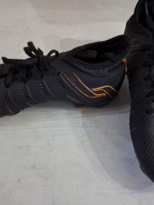 Pro Touch kids football shoes No 36 used, black orange