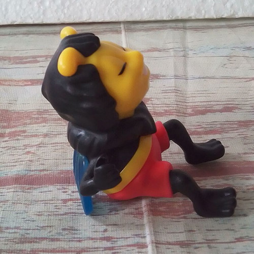 Kinder bee figure used, height 7 cm