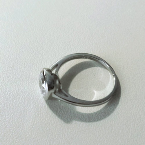 Silver 9.25 ring with zircon like new, size 56