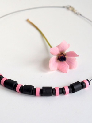 Quilling Paper necklace black pink new