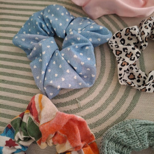 Set of 7 hair scrunchies
