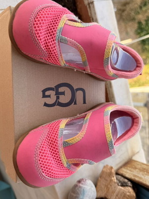 Ugg Australia girls' pink sandals size 28.5 EU UK10