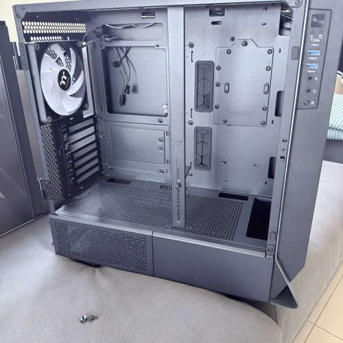 Thermaltake Ceres 500 TG PC Case like new, gaming midi-tower with ARGB fans