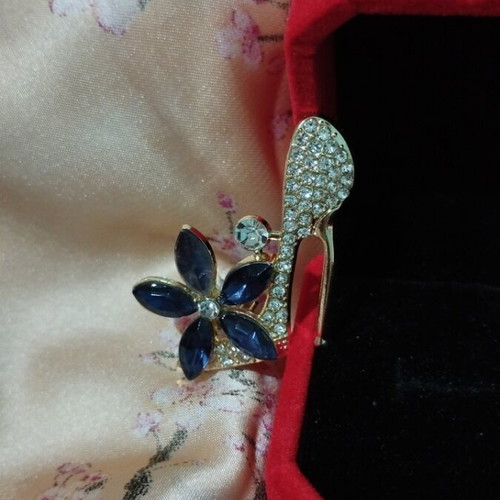 High heel pin new, shiny