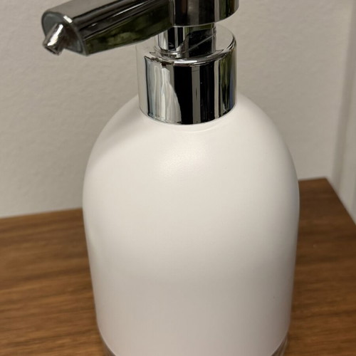 Automatic Foam Soap Dispenser rechargeable with USB-C, like new, white
