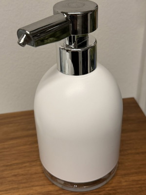 Automatic Foam Soap Dispenser rechargeable with USB-C, like new, white