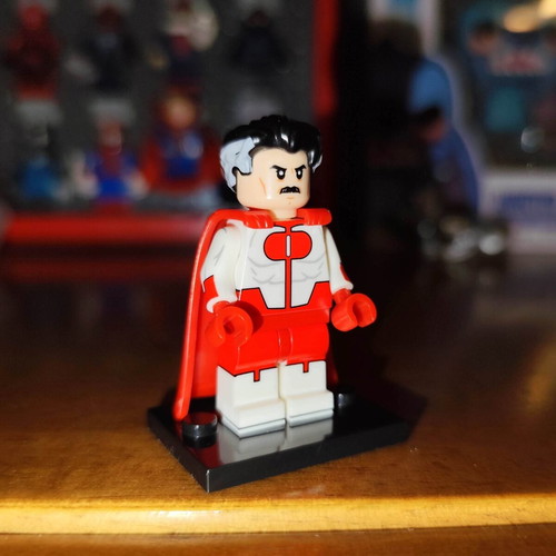Omni-Man figure like new with base and two heads