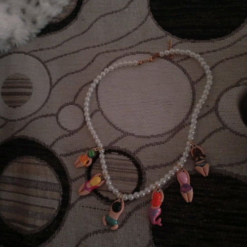 Necklace very light for special occasions, new, white and multicolored
