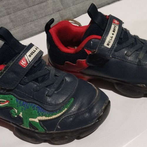 Children's shoes used, 5 pairs No 31 - 33