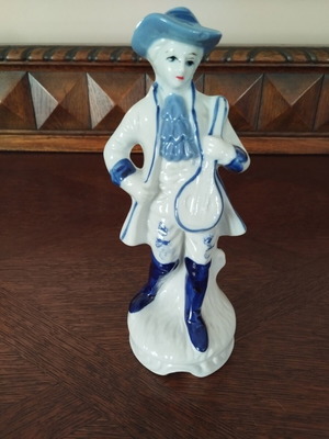 Vintage porcelain figurine musician troubadour 20cm like new