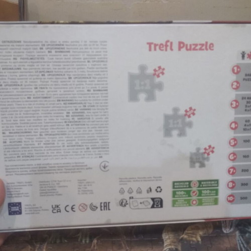 Dinosaur puzzle 200 pieces like new