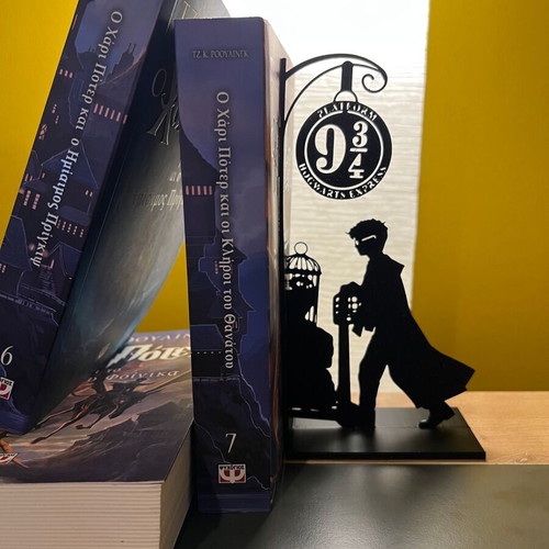 Harry Potter 9 3/4 Bookstand new, magical decorative