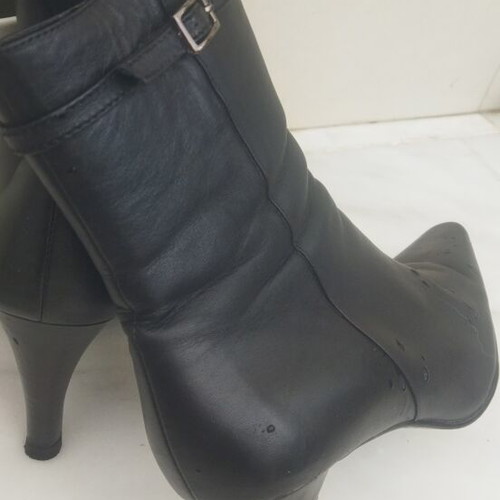 Leather women's ankle boots like new, black, low heel