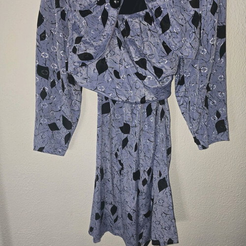 Women's clothing set like new with pattern