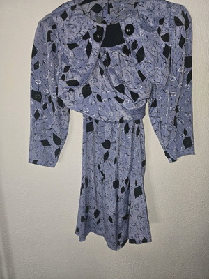 Women's clothing set like new with pattern