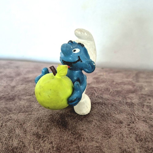 Στρουμφ που κρατάει μήλο Schleich Peyo μεταχειρισμένο