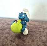 Στρουμφ που κρατάει μήλο Schleich Peyo μεταχειρισμένο