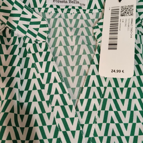 Long shirt new with belt in white and green, size S-M