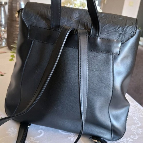 Elizabeth George women's leather backpack like new, black and gray