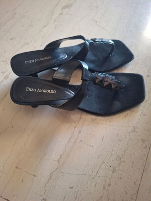 Nine West black leather sandals size 39 like new