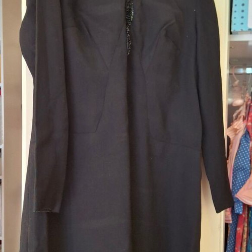 Woolen black vintage dress used with long sleeves and zipper