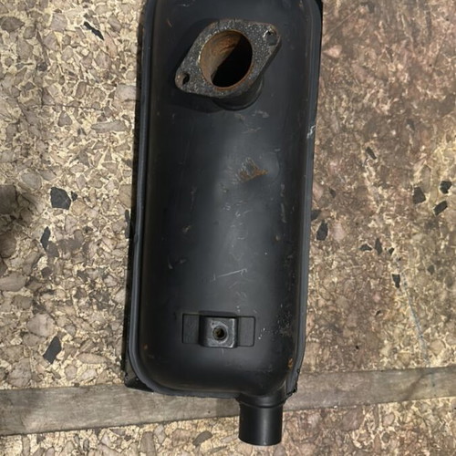 Exhaust drum silencer compatible with V-Twin engines