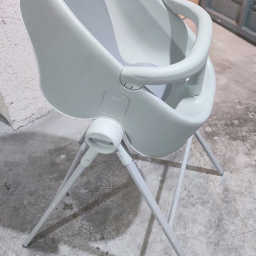 Chicco Baby Bath Tub with Shower Base like new