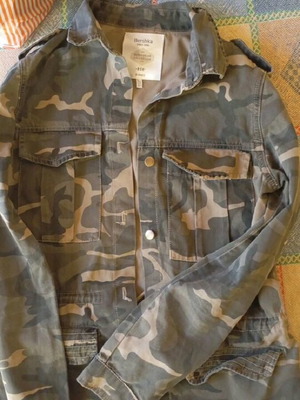 Дамско яке Bershka medium-large като ново