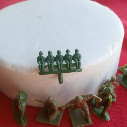 Vintage collectible miniature soldiers 1960, like new, set of 38