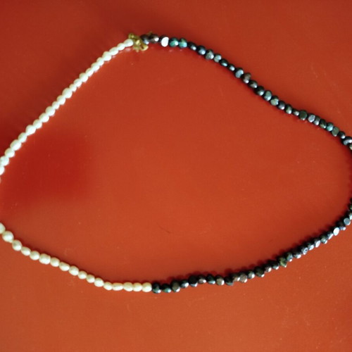 Necklace with natural cultured pearls, like new, black and white
