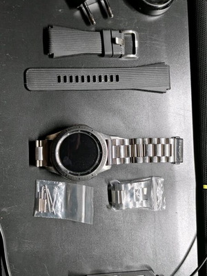 Samsung Galaxy Watch 46mm μεταχειρισμένο με μπρασελέ Spigen και αυθεντικό λουράκι