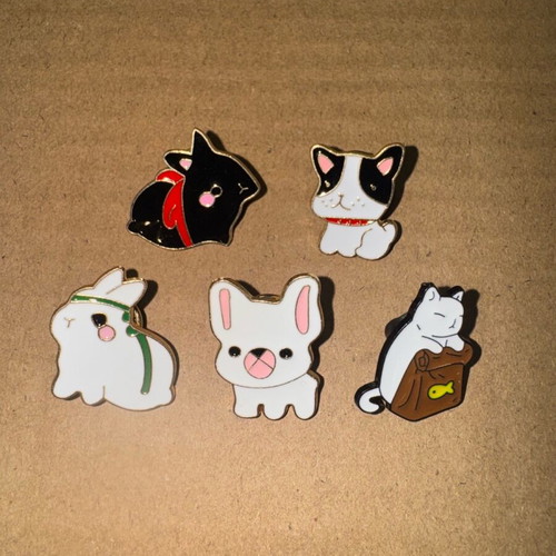 Pins set of 5 animal designs metal like new