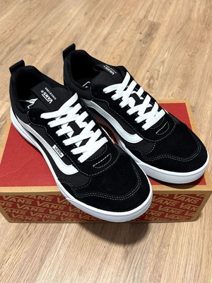 Vans Old Skool New Size 42 Black White