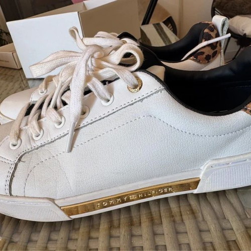 Tommy Hilfiger γυναικεία sneakers με λεπτομέρεια λεοπάρ και χρυσό σαν καινούργια