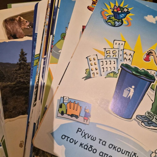 Ecology box like new with 42 educational cards