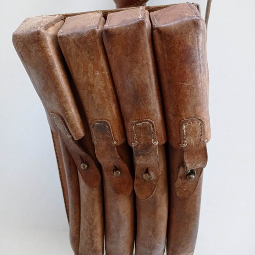 Leather ammo pouch WWII like new (World War II)