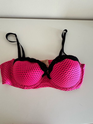 Pink polka dot bra like new with detachable strap size 75B