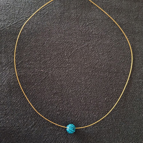 Necklace with wire and turquoise element with rhinestones new